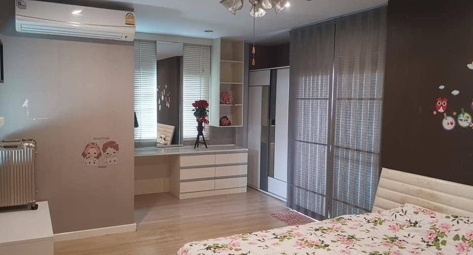 For sale 4 bedrooms house in Khan Na Yao, Bangkok