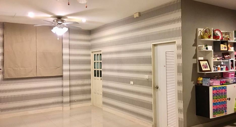 For sale 4 bedrooms house in Khan Na Yao, Bangkok