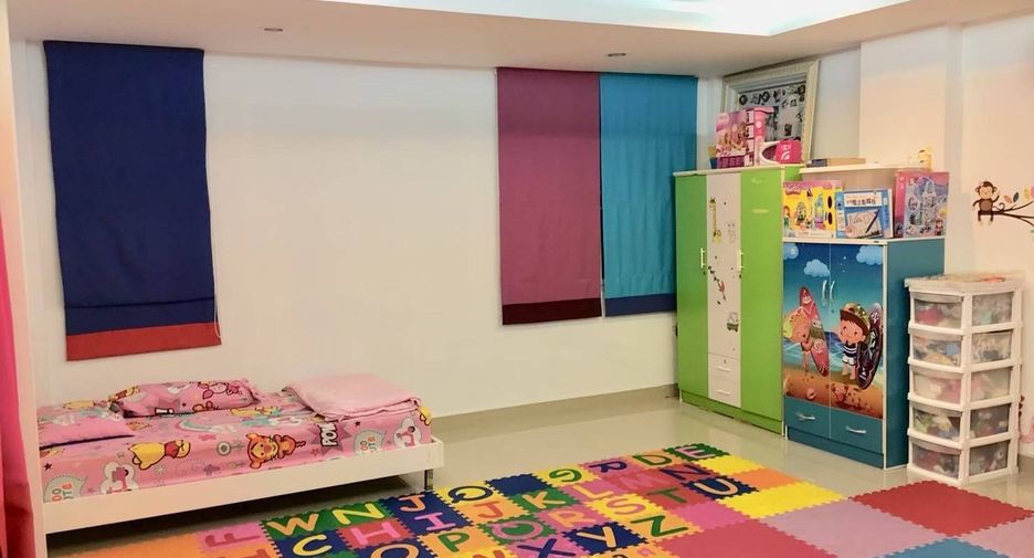 For sale 4 bedrooms house in Khan Na Yao, Bangkok
