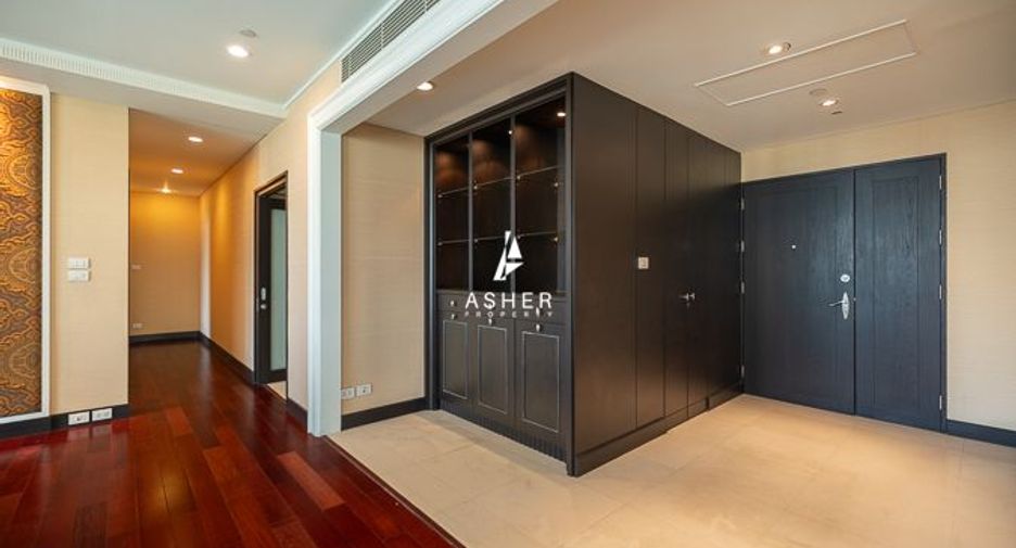 Condo en alquiler de 4 habitaciones en Pathum Wan, Bangkok