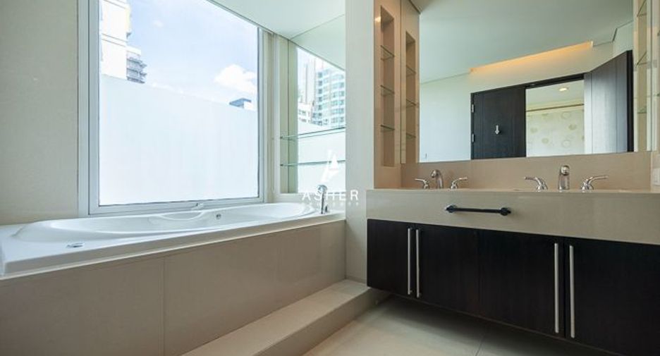 Condo en alquiler de 4 habitaciones en Pathum Wan, Bangkok