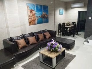 For rent 2 bedrooms townhouse in Chatuchak, Bangkok