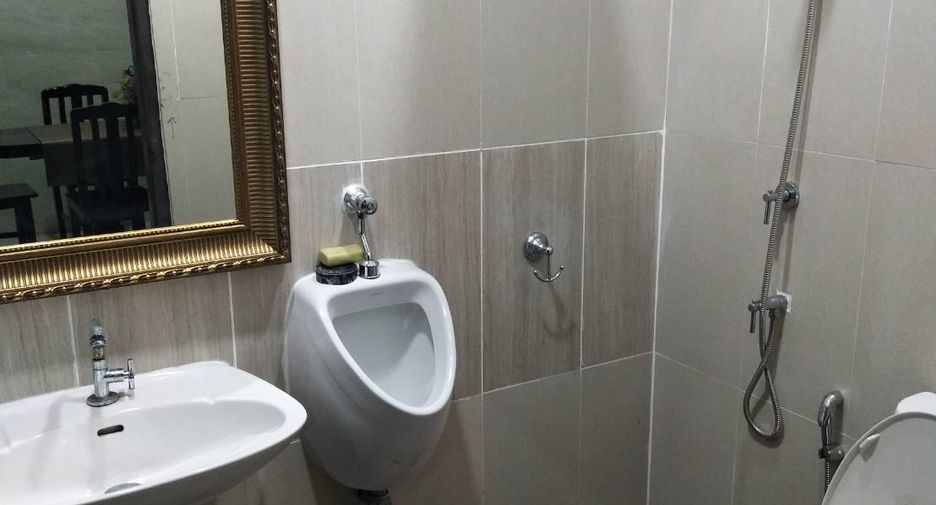 For rent 2 bedrooms townhouse in Chatuchak, Bangkok