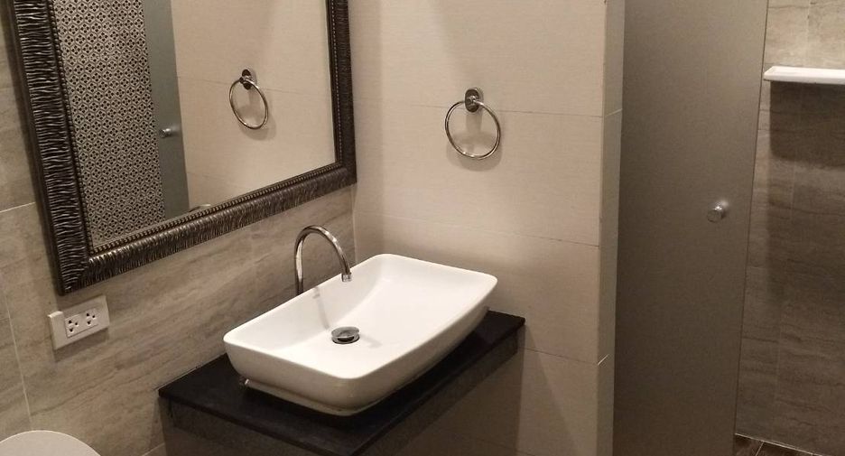 For rent 2 bedrooms townhouse in Chatuchak, Bangkok