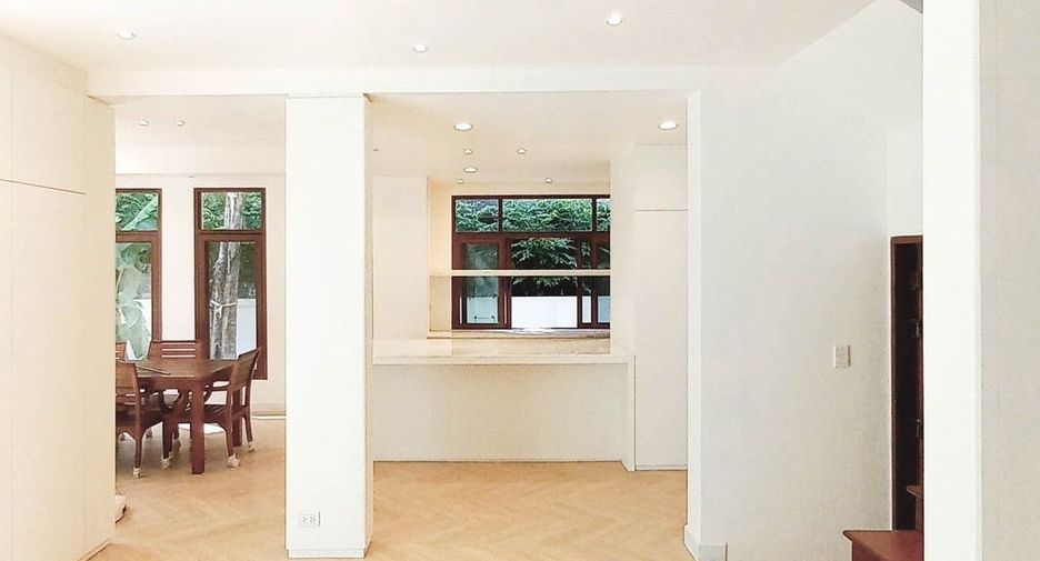 For sale 4 bedrooms house in Bang Kapi, Bangkok