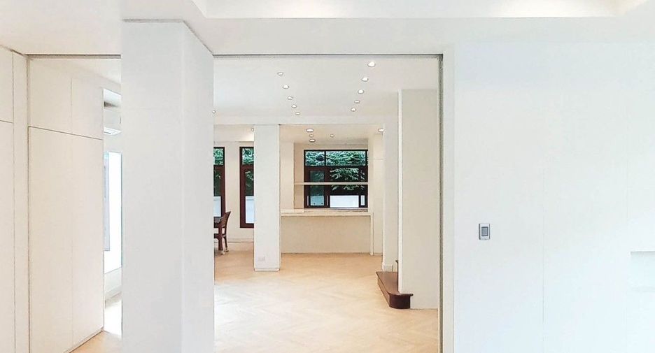 For sale 4 bedrooms house in Bang Kapi, Bangkok