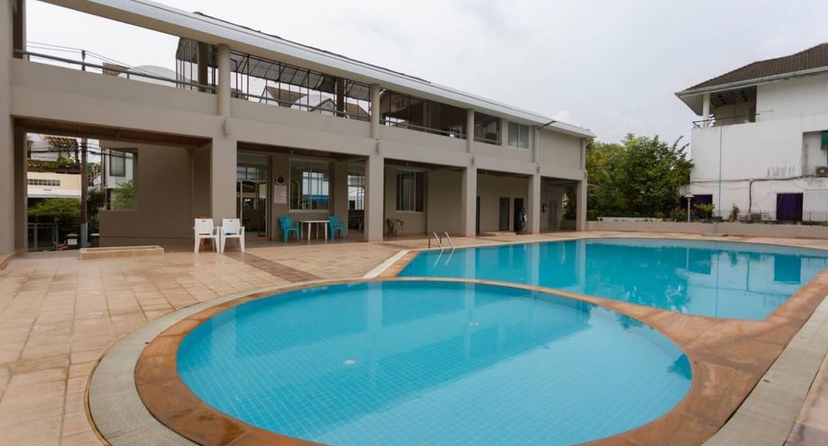 For rent 2 bedrooms townhouse in Watthana, Bangkok