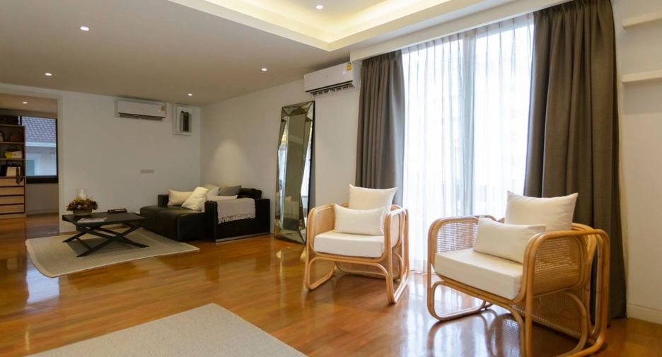 For rent 2 bedrooms townhouse in Watthana, Bangkok
