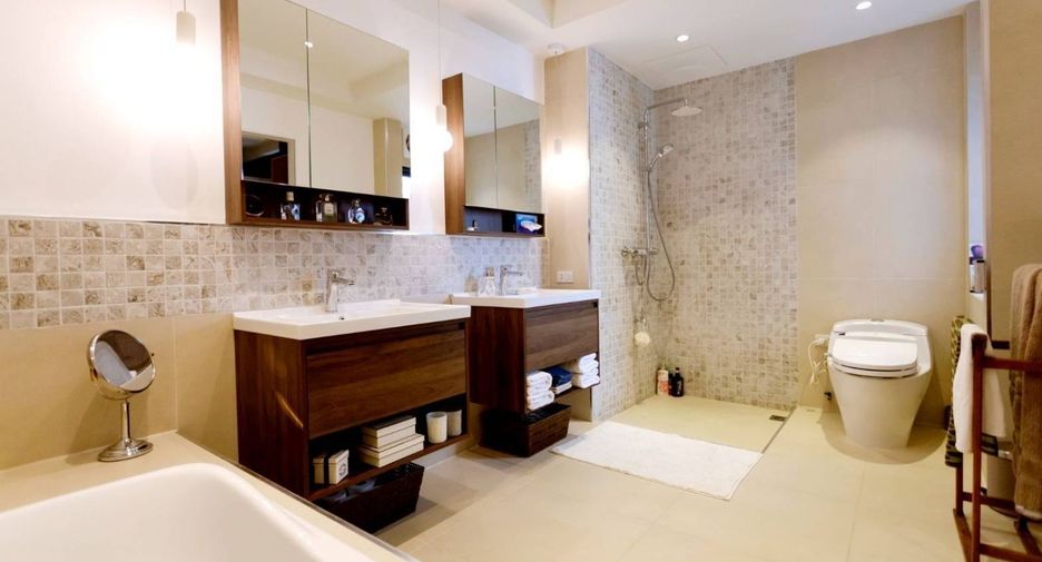 For rent 2 bedrooms townhouse in Watthana, Bangkok