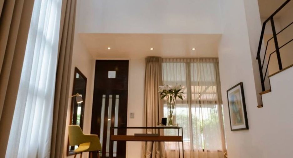 For rent 2 bedrooms townhouse in Watthana, Bangkok