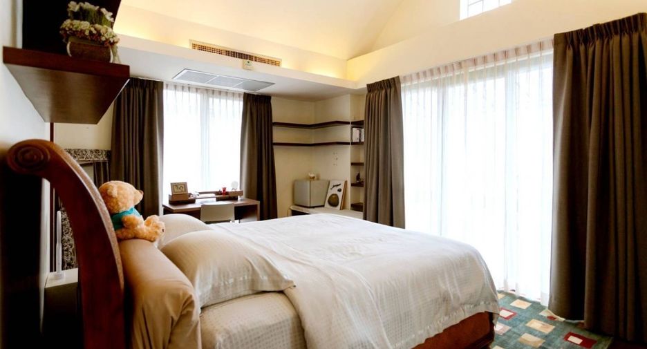 For rent 2 bedrooms townhouse in Watthana, Bangkok