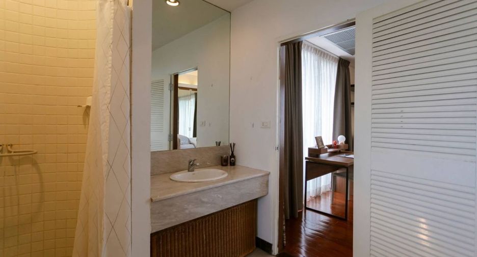 For rent 2 bedrooms townhouse in Watthana, Bangkok