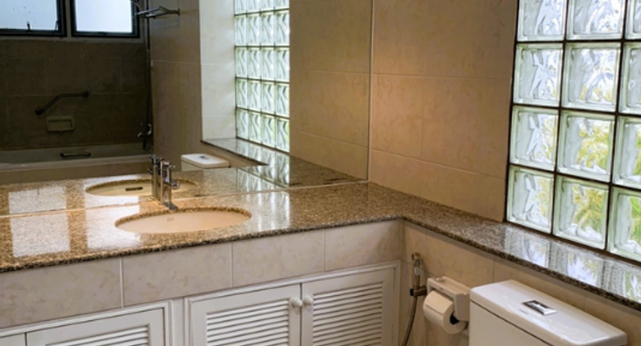 For sale 2 bedrooms condo in Sathon, Bangkok