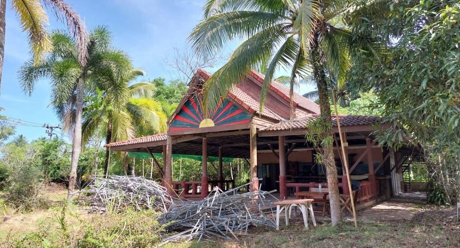 For sale 20 bed hotel in Takua Pa, Phang Nga