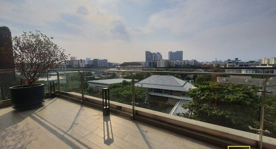 For rent 3 Beds serviced apartment in Mueang Samut Prakan, Samut Prakan