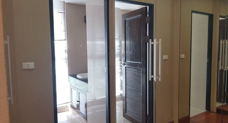 Condo en alquiler de 3 habitaciones en Watthana, Bangkok