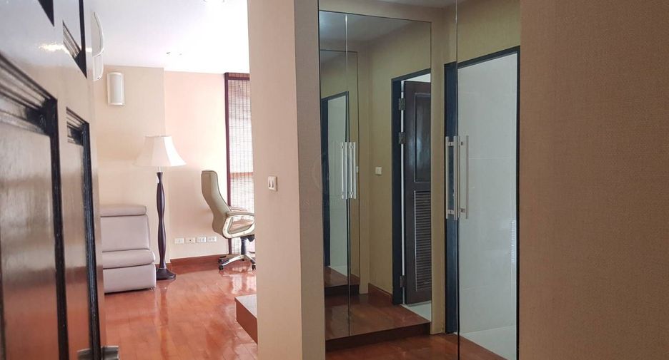 Condo en alquiler de 3 habitaciones en Watthana, Bangkok