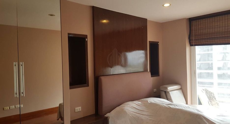 Condo en alquiler de 3 habitaciones en Watthana, Bangkok