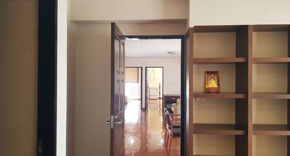 Condo en alquiler de 3 habitaciones en Watthana, Bangkok