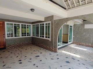 出租 3 卧室 联排别墅 在 Khlong Toei, 曼谷