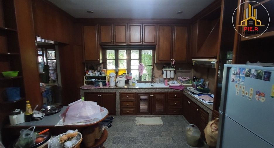 For sale 4 bedrooms house in Lat Krabang, Bangkok