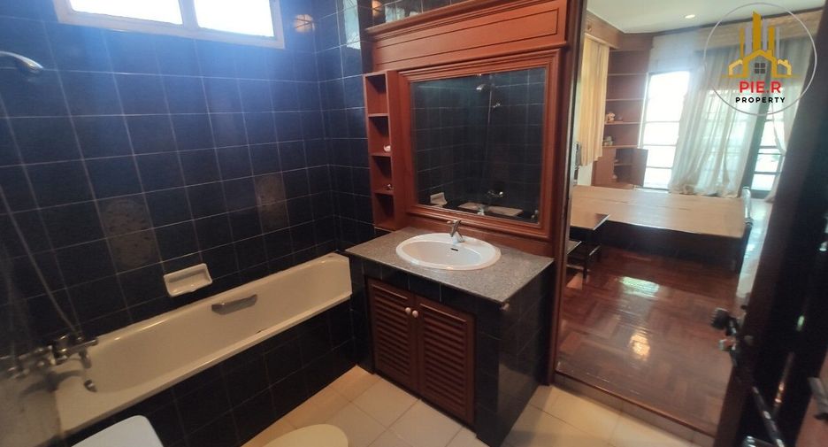 For sale 4 bedrooms house in Lat Krabang, Bangkok