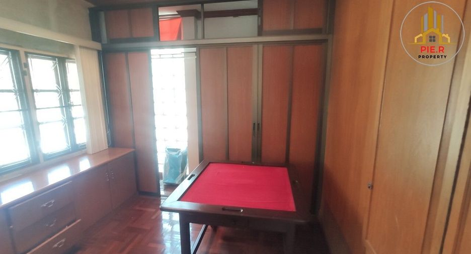 For sale 4 bedrooms house in Lat Krabang, Bangkok