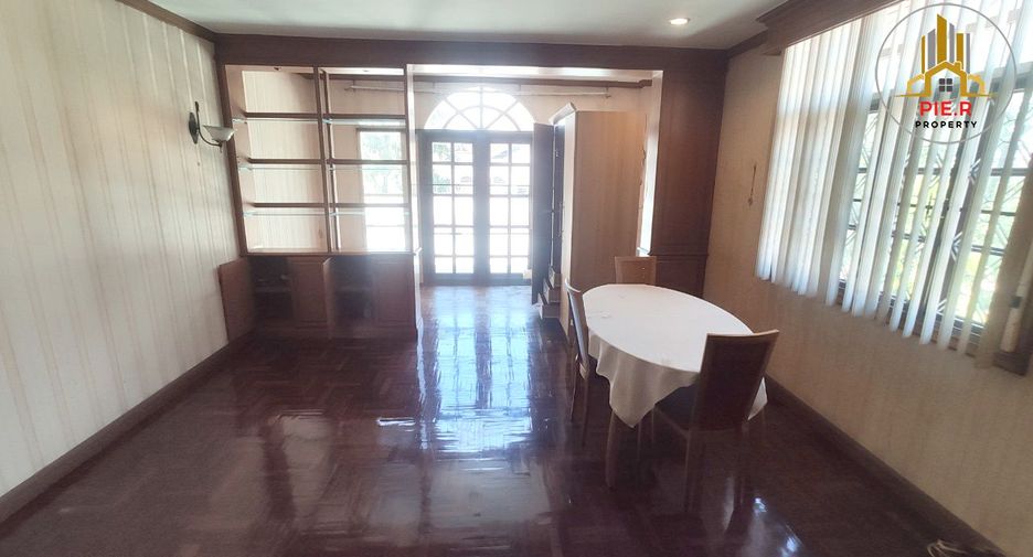 For sale 4 bedrooms house in Lat Krabang, Bangkok
