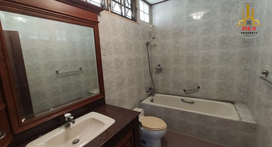 For sale 4 bedrooms house in Lat Krabang, Bangkok