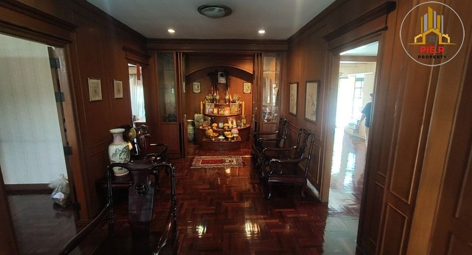 For sale 4 bedrooms house in Lat Krabang, Bangkok