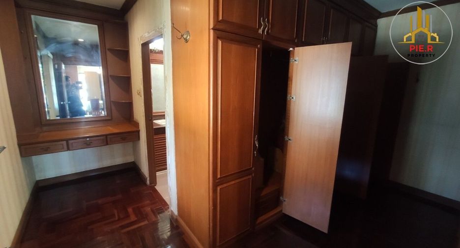 For sale 4 bedrooms house in Lat Krabang, Bangkok