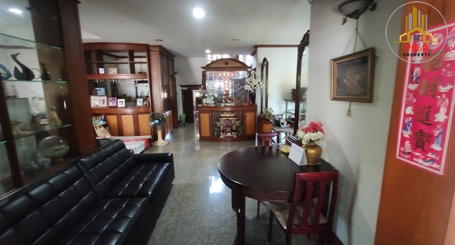 For sale 4 bedrooms house in Lat Krabang, Bangkok