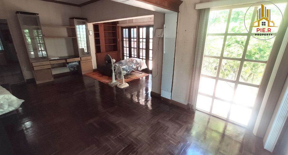 For sale 4 bedrooms house in Lat Krabang, Bangkok