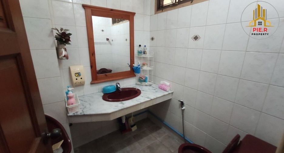 For sale 4 bedrooms house in Lat Krabang, Bangkok