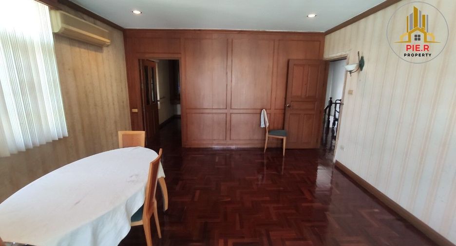 For sale 4 bedrooms house in Lat Krabang, Bangkok