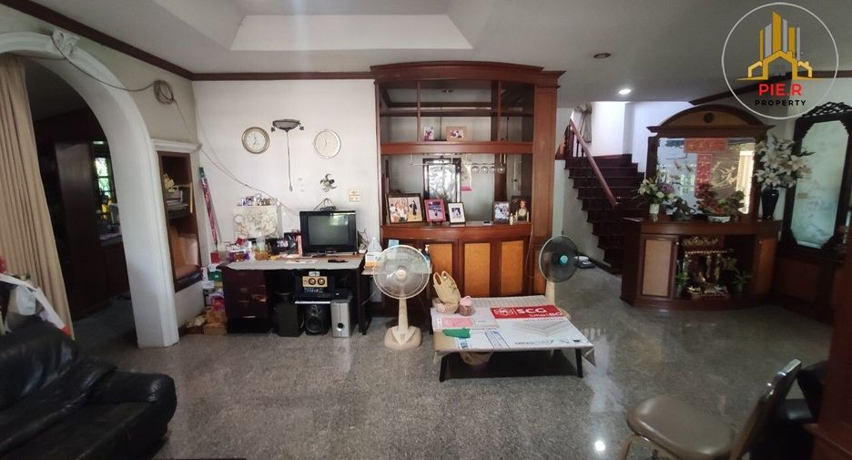 For sale 4 bedrooms house in Lat Krabang, Bangkok