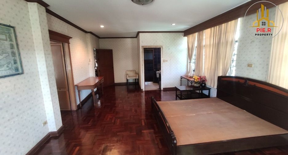 For sale 4 bedrooms house in Lat Krabang, Bangkok