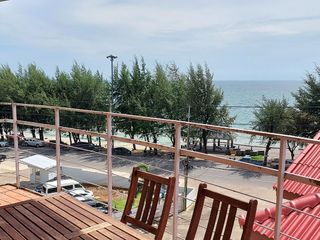 For sale 2 bed condo in Klaeng, Rayong