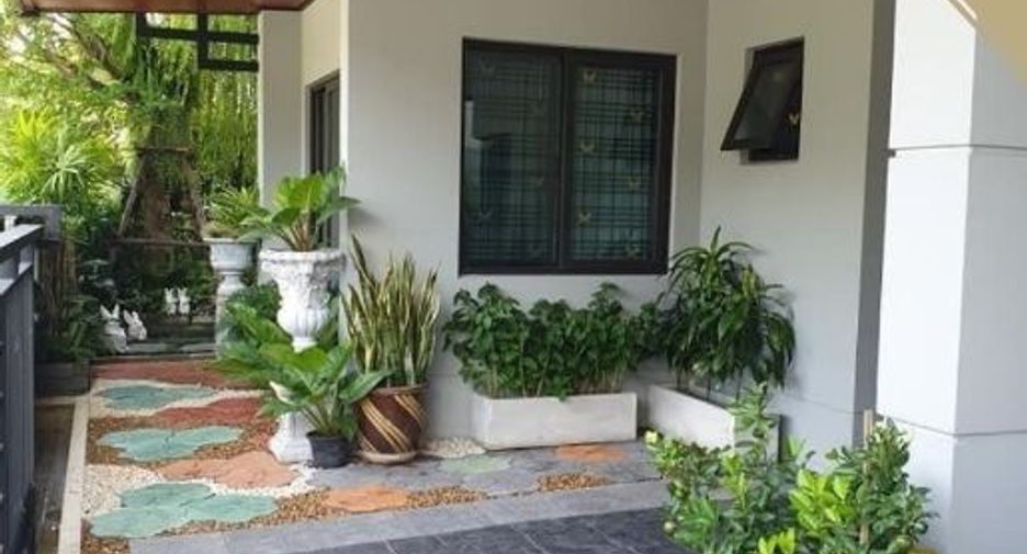 For sale 4 bedrooms house in Khan Na Yao, Bangkok