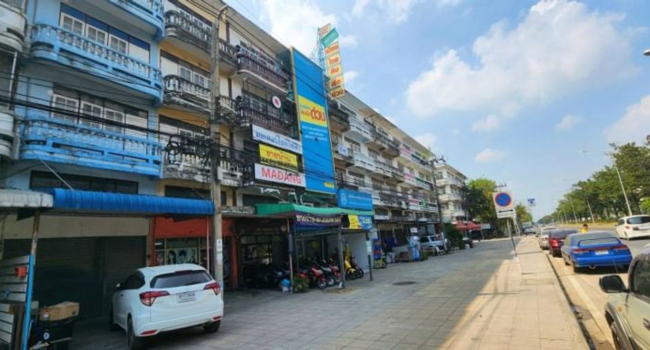 For sale 2 Beds retail Space in Taling Chan, Bangkok