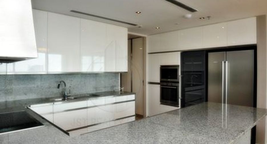 Condo en alquiler de 3 habitaciones en Sathon, Bangkok
