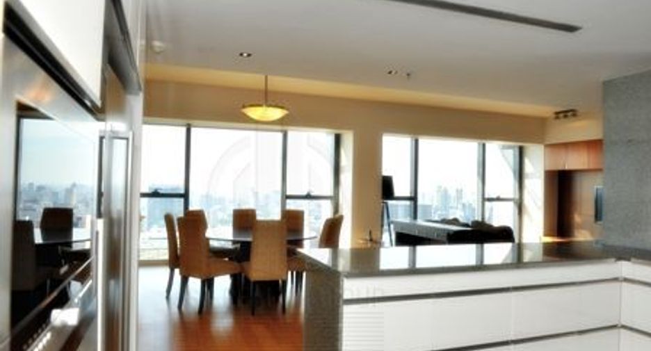 Condo en alquiler de 3 habitaciones en Sathon, Bangkok