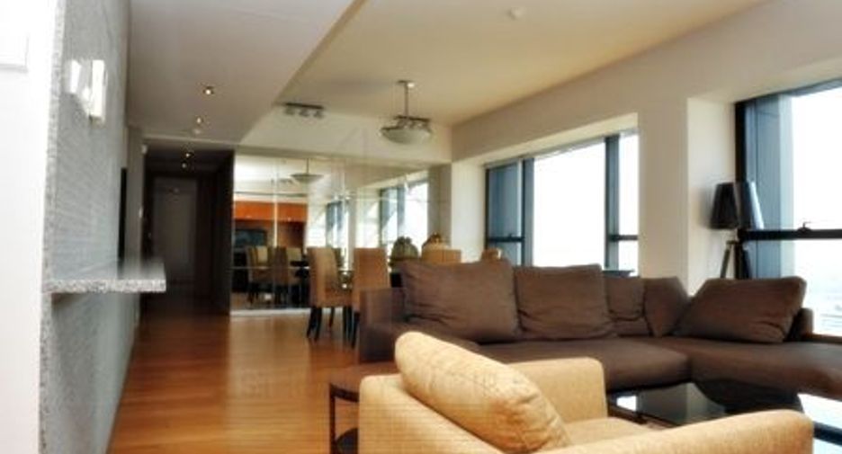 Condo en alquiler de 3 habitaciones en Sathon, Bangkok