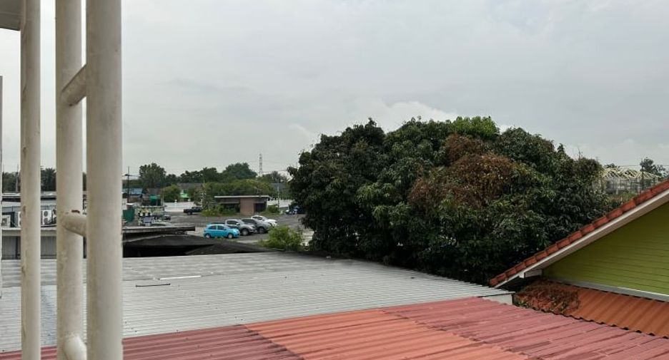 For sale 4 ベッドルーム retail Space in Si Racha, Chonburi