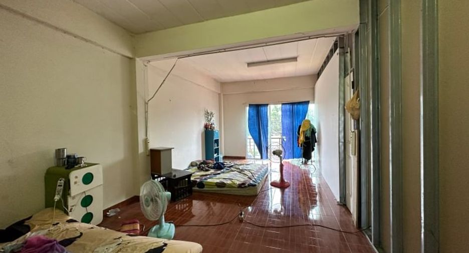 For sale 4 ベッドルーム retail Space in Si Racha, Chonburi