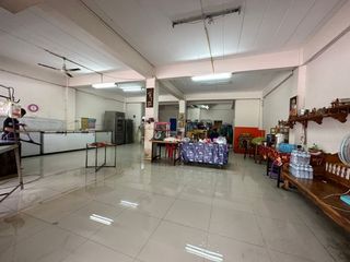 Gewerbefläche zum Kauf mit 4 Zimmer in Si Racha, Chonburi