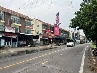 Gewerbefläche zum Kauf mit 4 Zimmer in Si Racha, Chonburi