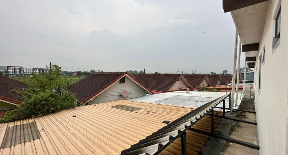 For sale 4 ベッドルーム retail Space in Si Racha, Chonburi