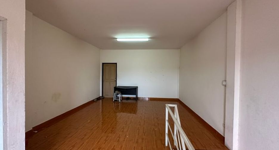For sale 4 ベッドルーム retail Space in Si Racha, Chonburi
