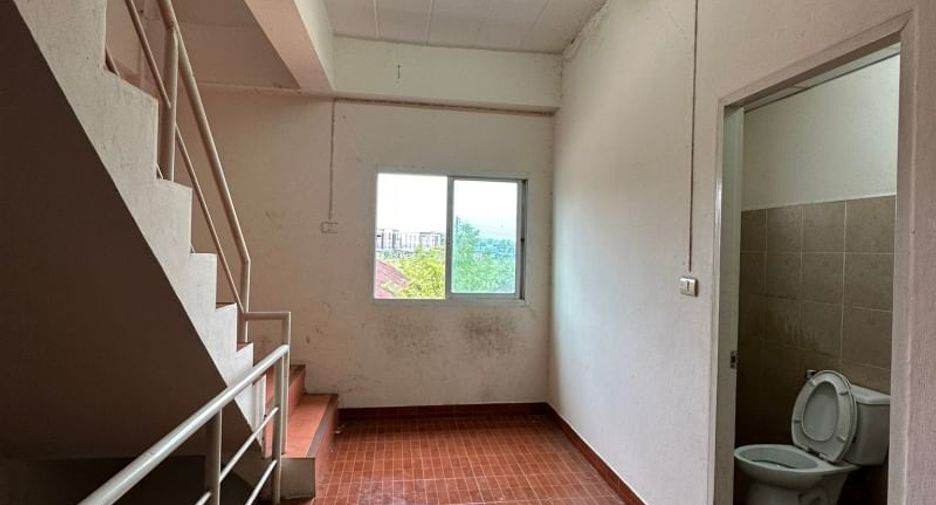 For sale 4 ベッドルーム retail Space in Si Racha, Chonburi
